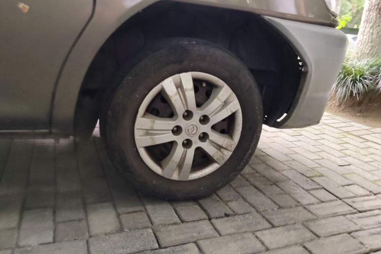 Used FORTHING Lingzhi 2014 V3 1.5L 5-seat Standard Model I Right Front Wheel Hub