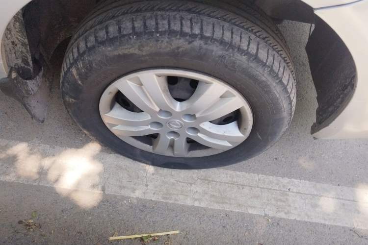 Used FORTHING Lingzhi 2014 M3 1.6L 7-seater Standard Model Right Front Wheel Hub