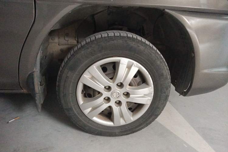 Used FORTHING Lingzhi 2014 V3 1.5L 7-Seater Standard Model II Right Front Wheel Hub