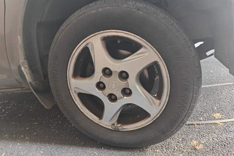 Used FORTHING Lingzhi 2014 V3 1.5L 7-Seater Comfort Model Right Front Wheel Hub