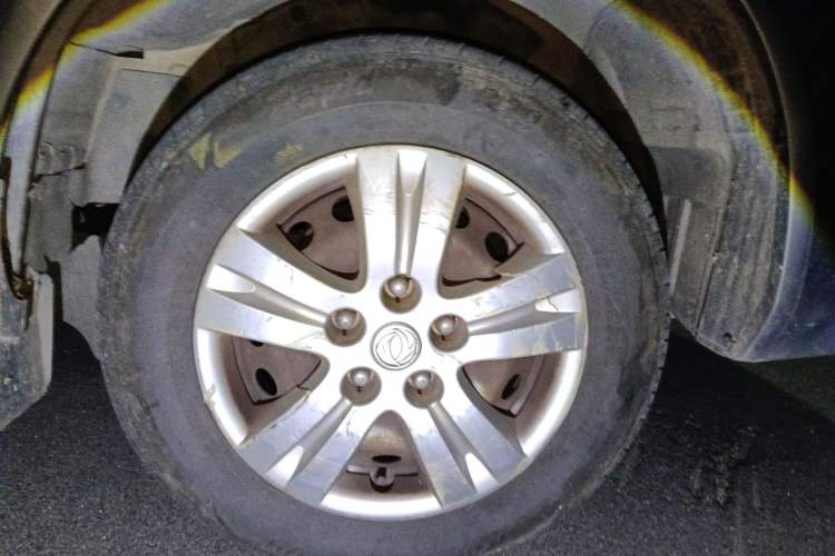 Used FORTHING Lingzhi 2014 V3 1.5L 7-Seater Standard Model II Right Front Wheel Hub