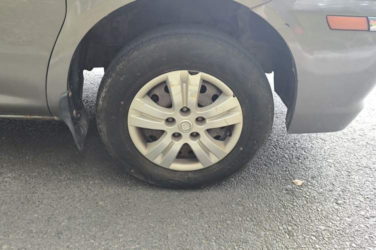 Used FORTHING Lingzhi 2014 M3 1.6L 7-Seater Comfort Model Right Front Wheel Hub
