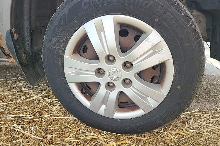 Used FORTHING Lingzhi 2014 V3 1.5L 7-Seater Luxury Model Right Front Wheel Hub