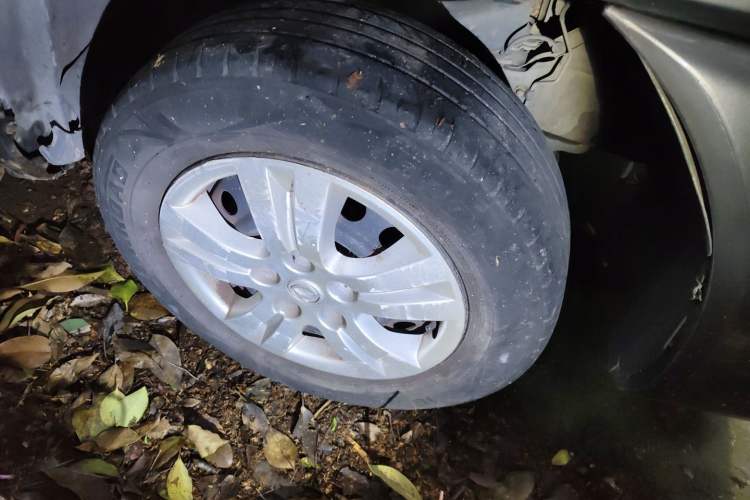 Used FORTHING Lingzhi 2014 V3 1.5L 7-Seater Comfort Model Right Front Wheel Hub