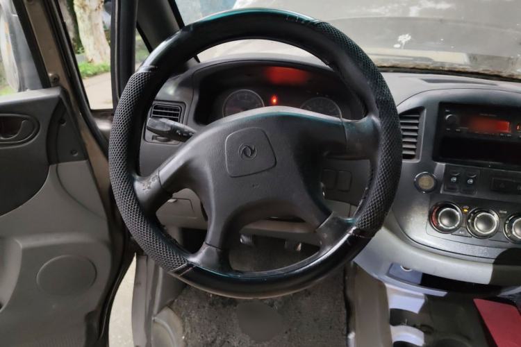 Used FORTHING Lingzhi 2014 V3 1.5L 7-Seater Comfort Model Steering Wheel