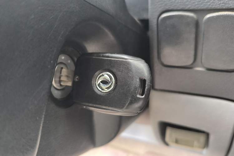 Used FORTHING Lingzhi 2014 M3 1.6L 7-Seater Comfort Model Vehicle Key