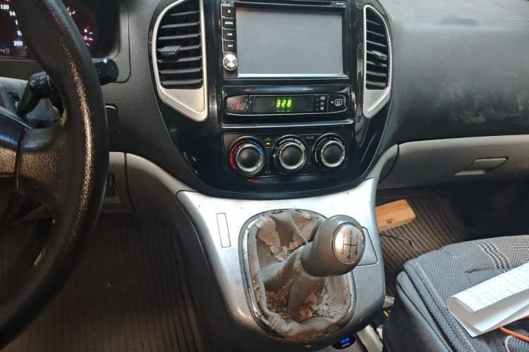 Used FORTHING Lingzhi 2014 M5 Q3 2.0L 7-seat Long-Wheelbase Comfort Version Audio And AC Panel