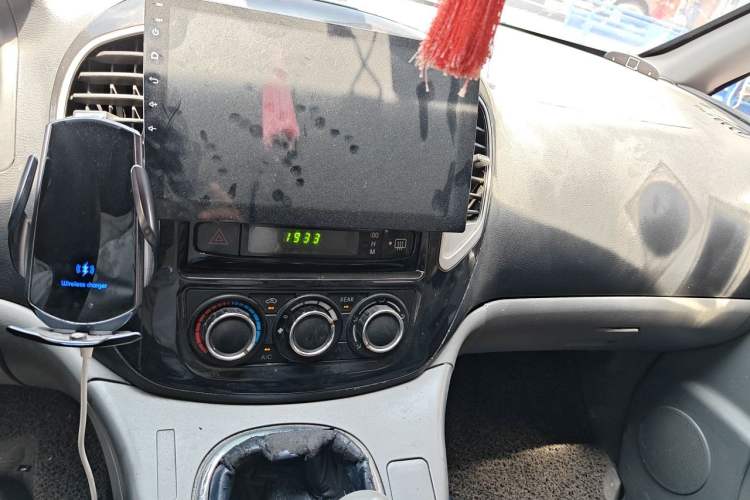 Used FORTHING Lingzhi 2014 M5 Q3 2.0L 7-seat Long-Wheelbase Comfort Version Audio And AC Panel