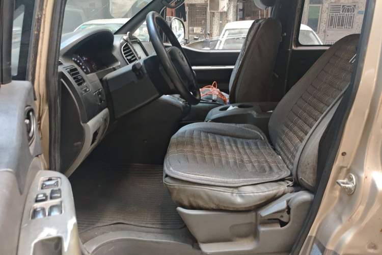 Used FORTHING Lingzhi 2014 M5 Q3 2.0L 7-seat Long-Wheelbase Comfort Version Driver Seat