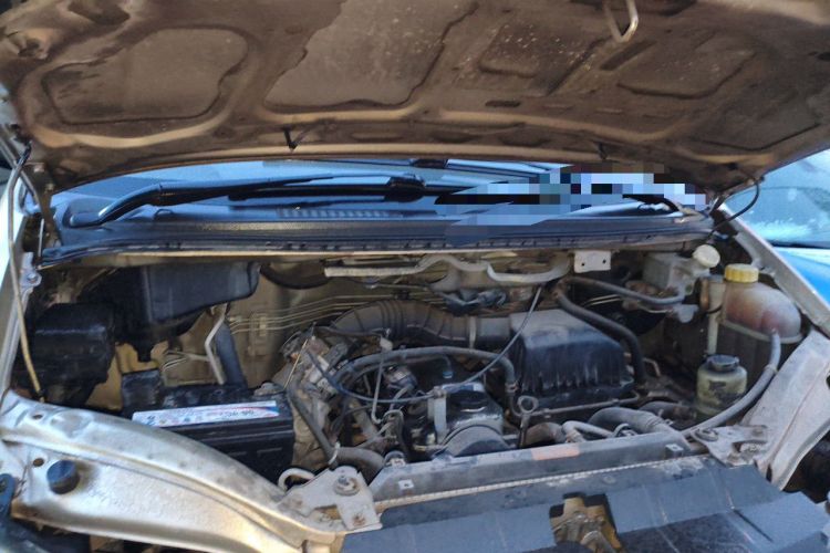 Used FORTHING Lingzhi 2014 M3 1.6L 7-Seater Comfort Model Engine Bay Left