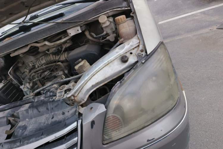 Used FORTHING Lingzhi 2014 M3 1.6L 7-Seater Comfort Model Engine Bay Left
