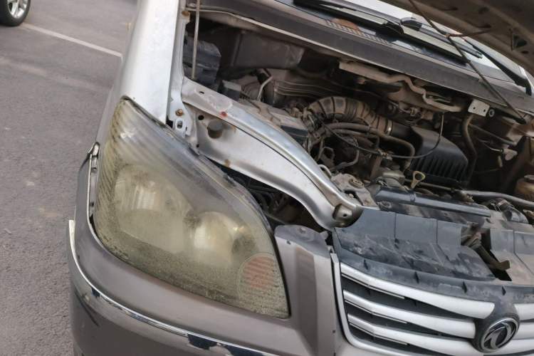 Used FORTHING Lingzhi 2014 M3 1.6L 7-Seater Comfort Model Engine Bay Right