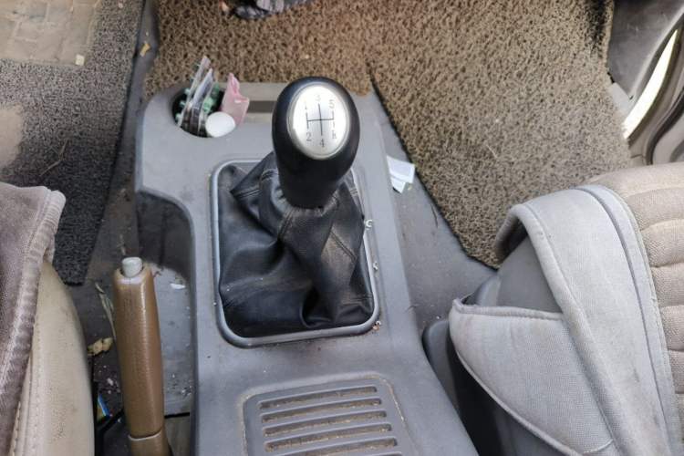 Used FORTHING Lingzhi 2014 M3 1.6L 7-Seater Comfort Model Gear Lever