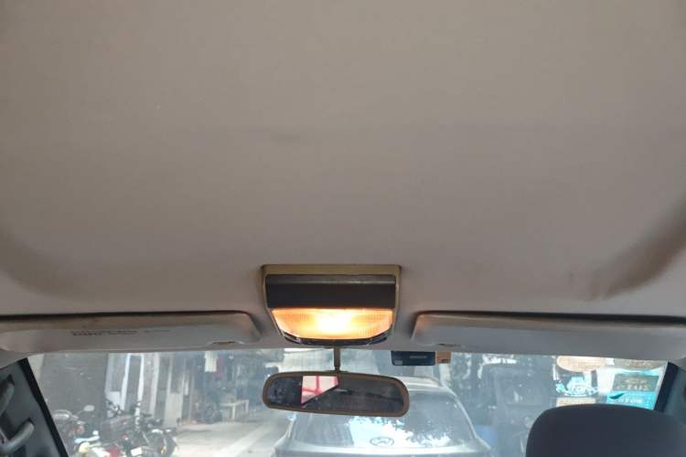 Used FORTHING Lingzhi 2014 M5 Q3 2.0L 7-seat Long-Wheelbase Comfort Version Headliner