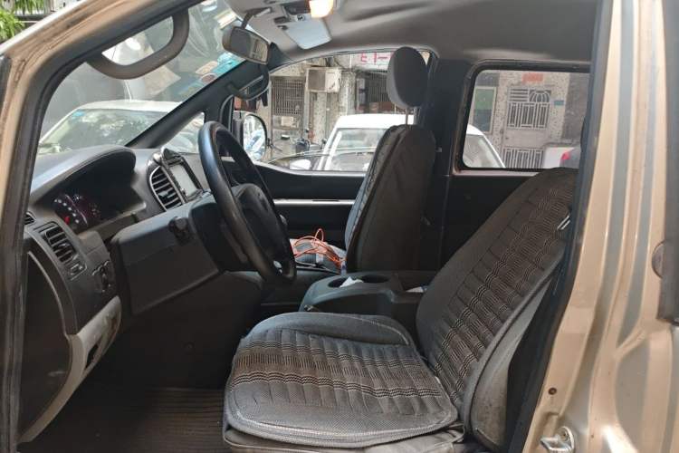 Used FORTHING Lingzhi 2014 M5 Q3 2.0L 7-seat Long-Wheelbase Comfort Version Left Front Seat