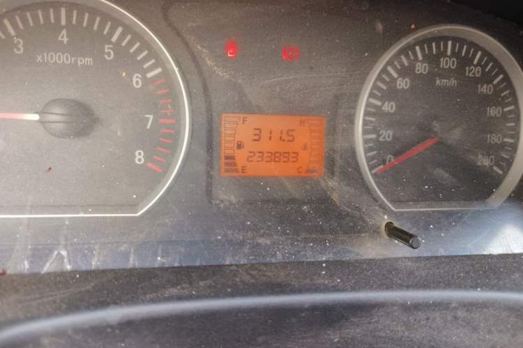 Used FORTHING Lingzhi 2014 M3 1.6L 7-Seater Comfort Model Odometer Close Up