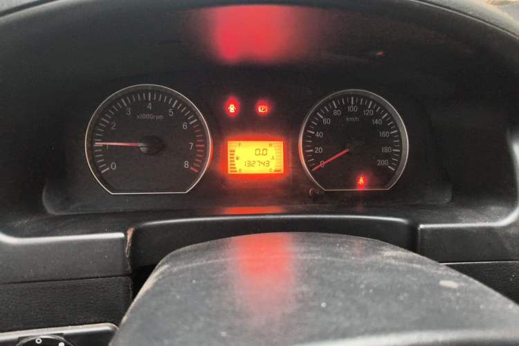 Used FORTHING Lingzhi 2014 M3 1.6L 7-Seater Luxury Model Odometer Close Up