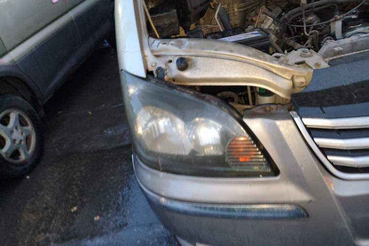 Used FORTHING Lingzhi 2014 M3 1.6L 7-Seater Comfort Model Right Front Headlight