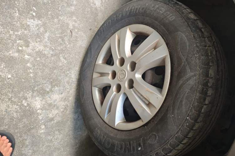 Used FORTHING Lingzhi 2014 M5 Q3 2.0L 7-seat Long-Wheelbase Comfort Version Right Front Wheel Hub