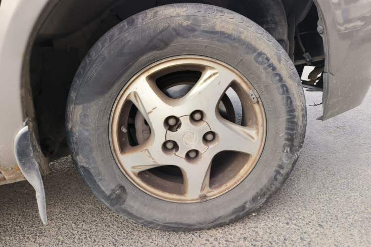Used FORTHING Lingzhi 2014 M3 1.6L 7-Seater Comfort Model Right Front Wheel Hub