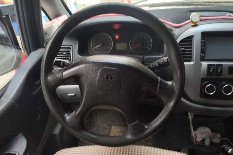 Used FORTHING Lingzhi 2014 M3 1.6L 7-Seater Luxury Model Steering Wheel