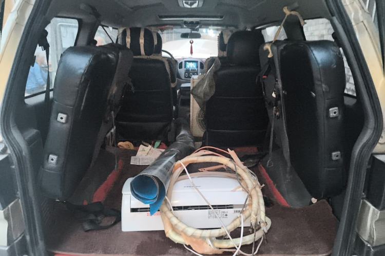 Used FORTHING Lingzhi 2014 M3 1.6L 7-Seater Luxury Model Trunk