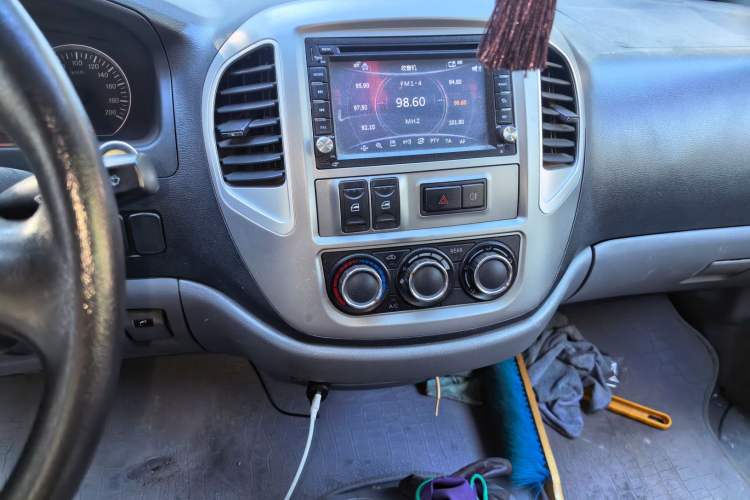 Used FORTHING Lingzhi 2014 M3 1.6L 7-seater Standard Model Audio And AC Panel