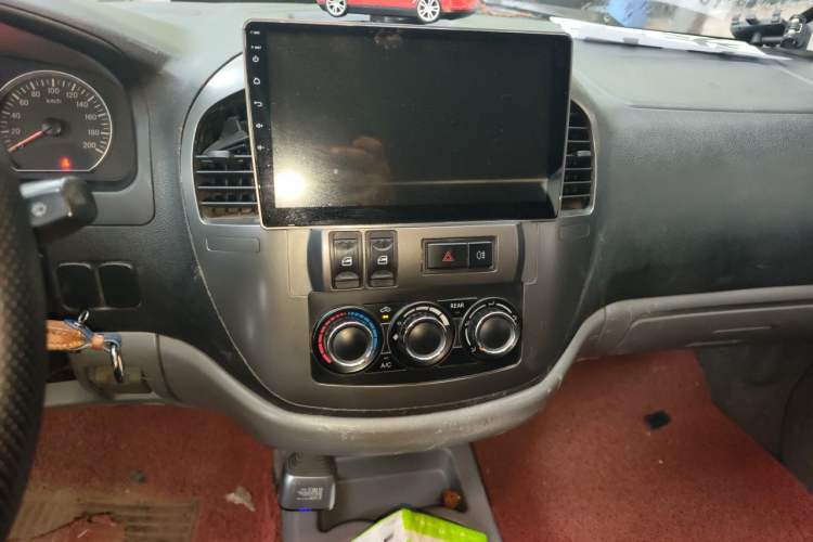 Used FORTHING Lingzhi 2014 V3 1.5L 7-Seater Standard Model II Audio And AC Panel
