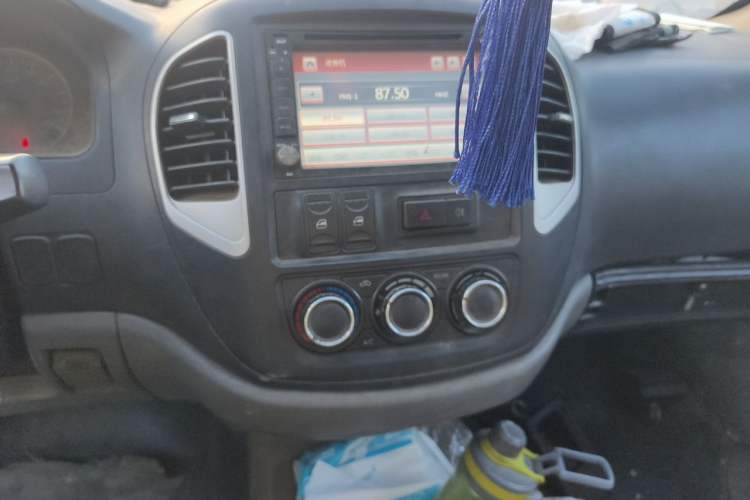 Used FORTHING Lingzhi 2014 V3 1.5L 7-Seater Standard Model II Audio And AC Panel