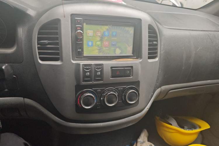 Used FORTHING Lingzhi 2014 V3 1.5L 7-Seater Comfort Model Audio And AC Panel
