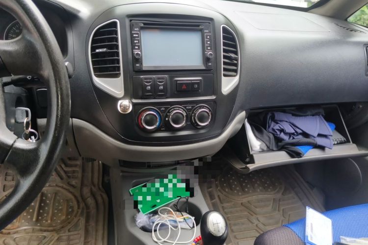 Used FORTHING Lingzhi 2014 V3 1.5L 7-Seater Standard Model II Audio And AC Panel