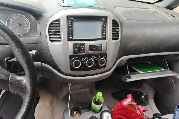 Used FORTHING Lingzhi 2014 M3 1.6L 7-Seater Luxury Model Audio And AC Panel