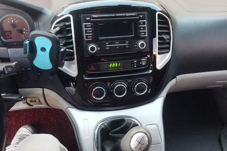 Used FORTHING Lingzhi 2014 M5 Q3 2.0L 7-seat Long-Wheelbase Comfort Version Audio And AC Panel