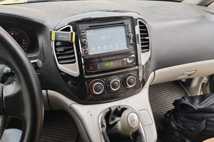 Used FORTHING Lingzhi 2014 M5 Q3 2.0L 7-seat Long-Wheelbase Comfort Version Audio And AC Panel