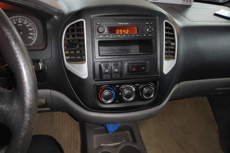 Used FORTHING Lingzhi 2014 V3 1.5L 7-Seater Standard Model II Audio And AC Panel
