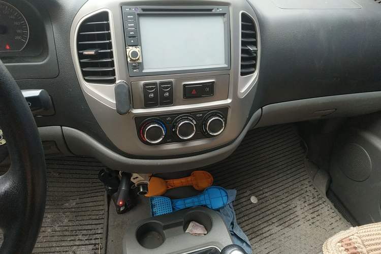 Used FORTHING Lingzhi 2014 M3 1.6L 7-seater Standard Model Audio And AC Panel