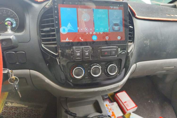 Used FORTHING Lingzhi 2014 V3 1.5L 7-Seater Comfort Model Audio And AC Panel