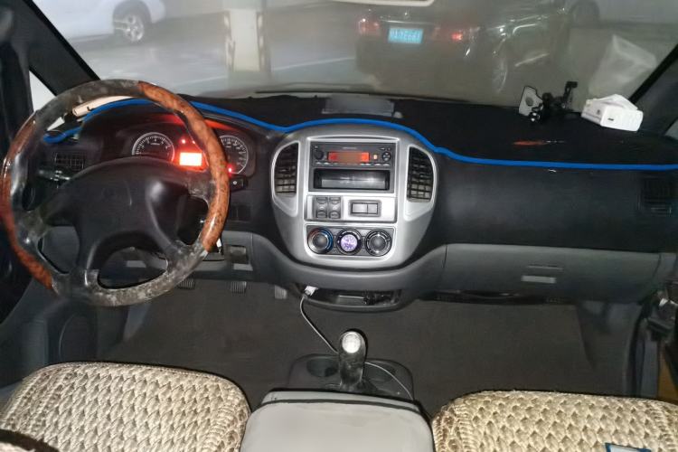 Used FORTHING Lingzhi 2014 M3 1.6L 7-Seater Comfort Model Center Console