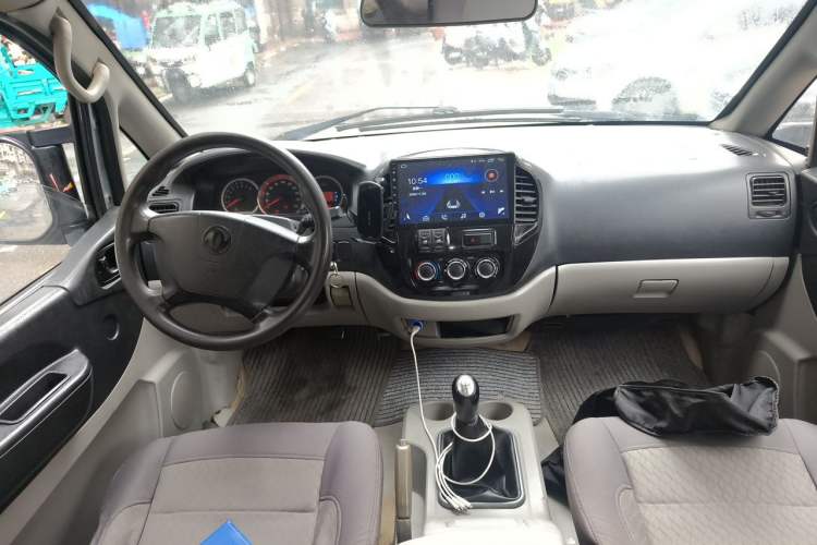 Used FORTHING Lingzhi 2014 M5 Q7 2.0L 7-seat Long-wheelbase Comfort Version Center Console