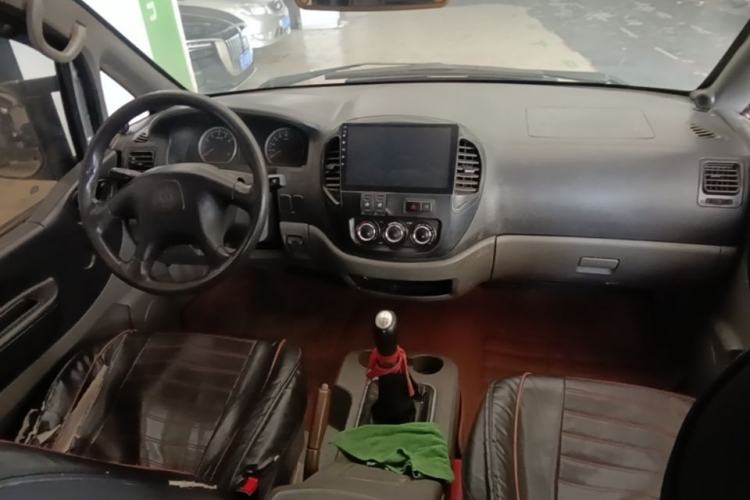 Used FORTHING Lingzhi 2014 M3 1.6L 7-Seater Comfort Model Center Console
