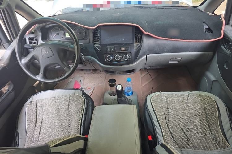 Used FORTHING Lingzhi 2014 M3 1.6L 7-Seater Comfort Model Center Console