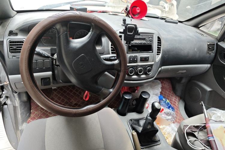 Used FORTHING Lingzhi 2014 M3 1.6L 7-Seater Comfort Model Center Console