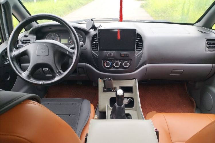 Used FORTHING Lingzhi 2014 V3 1.5L 7-Seater Comfort Model Center Console