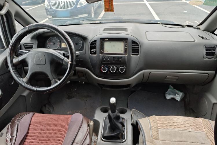 Used FORTHING Lingzhi 2014 M3 1.6L 7-Seater Comfort Model Center Console