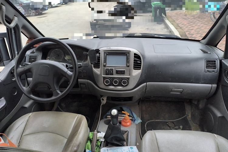 Used FORTHING Lingzhi 2014 M3 1.6L 7-seater Standard Model Center Console