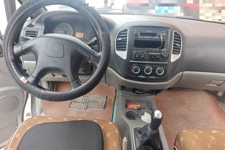 Used FORTHING Lingzhi 2014 V3 1.5L 7-Seater Comfort Model Center Console