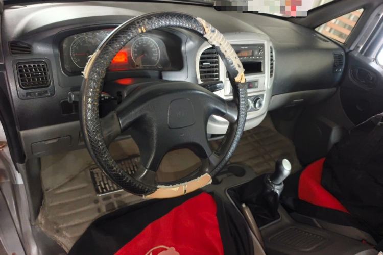 Used FORTHING Lingzhi 2014 M3 1.6L 7-Seater Comfort Model Center Console