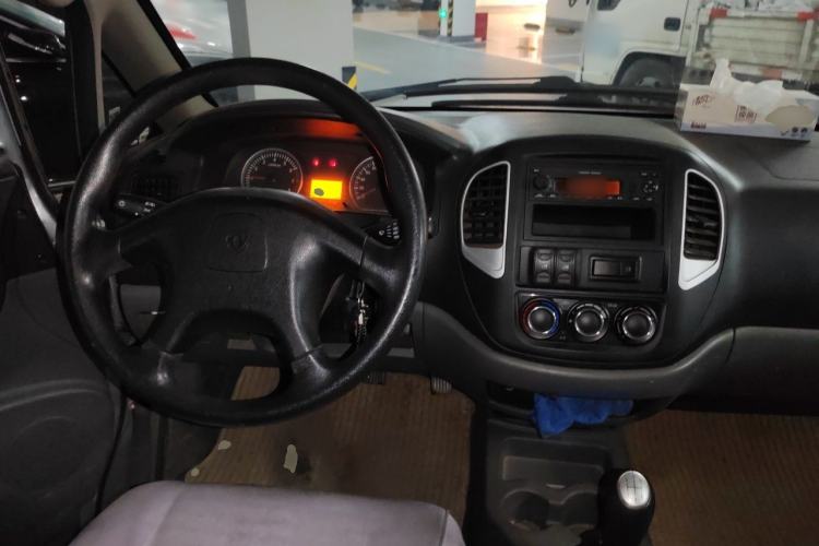 Used FORTHING Lingzhi 2014 V3 1.5L 7-Seater Standard Model II Center Console