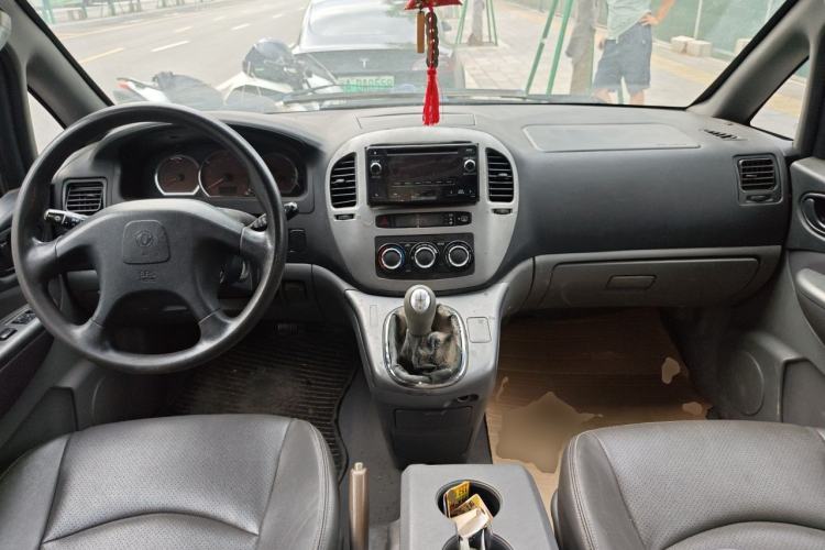 Used FORTHING Lingzhi 2014 M5 Q3 2.0L 7-seat Long-wheelbase Luxury Model Center Console