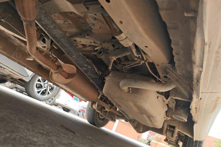 Used FORTHING Lingzhi 2014 V3 1.5L 7-Seater Standard Model II Chassis Front Left